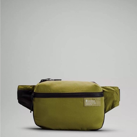 Lululemon Athletica Clean Lines belt bag - Picture 1 of 2